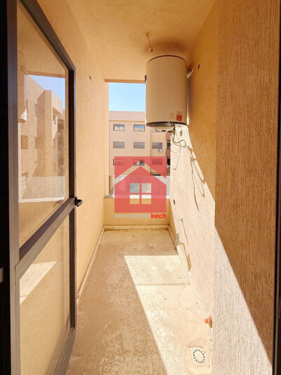 Appartement vide avec piscine à louer