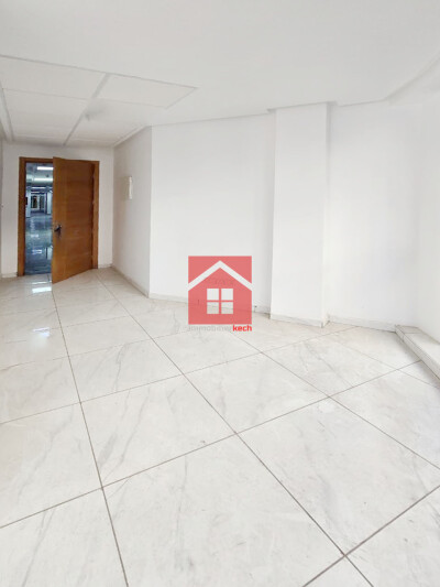 Bureau avec Deux Facades à Louer