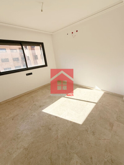 Appartement vide avec piscine à louer