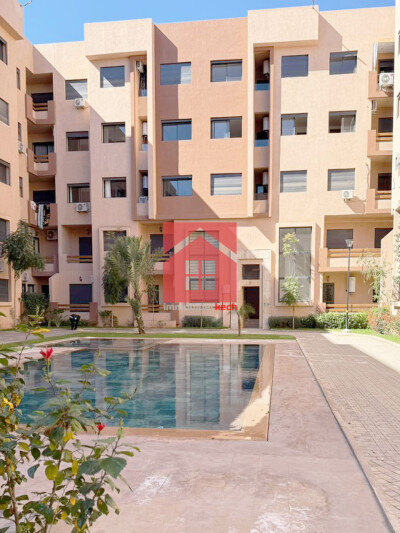 Appartement vide avec piscine à louer