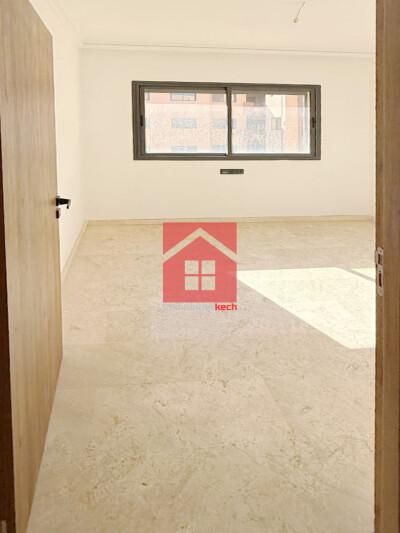 Appartement vide avec piscine à louer