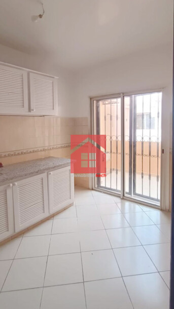 Appartement avec balcon à louer-1