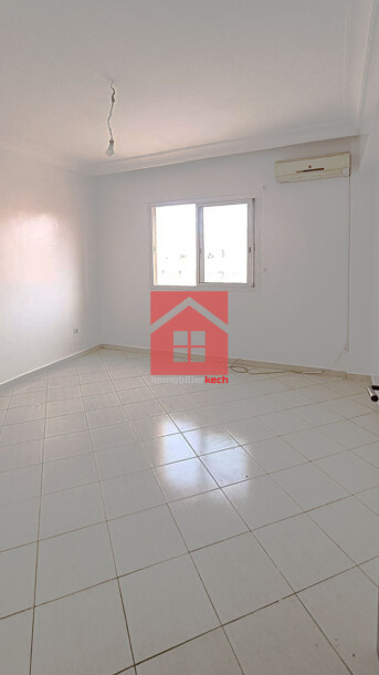 Appartement avec balcon à louer-3