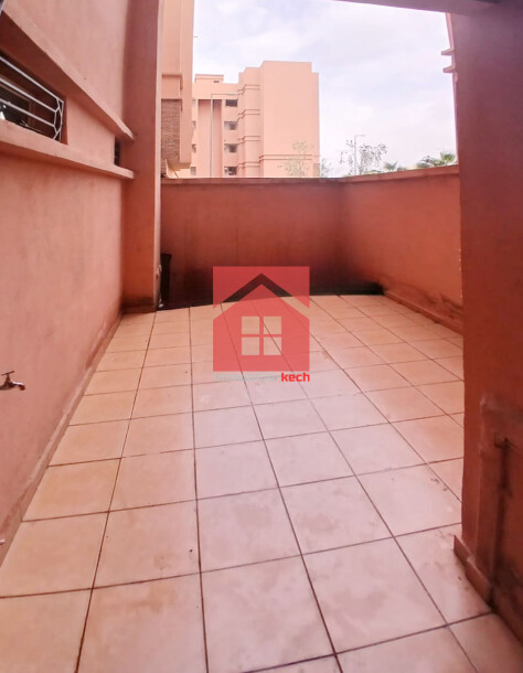 Appartement vide avec terasse à louer-0