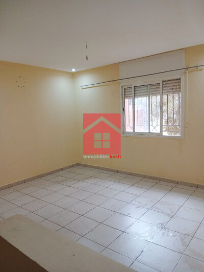 Appartement vide avec terasse à louer