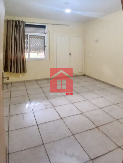 Appartement vide avec terasse à louer