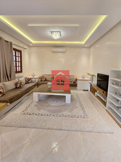 Elégante villa meublée avec piscine à vendre