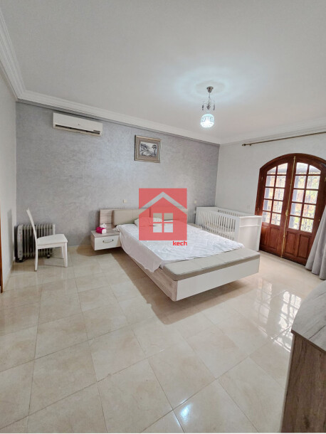 Elégante villa meublée avec piscine à vendre-5