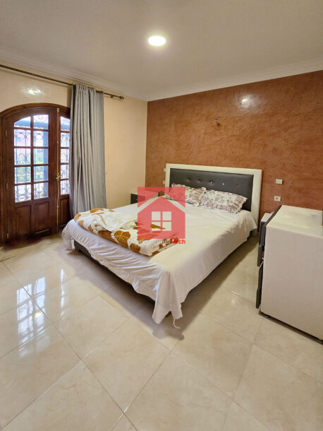 Elégante villa meublée avec piscine à vendre-6