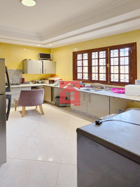 Elégante villa meublée avec piscine à vendre-4