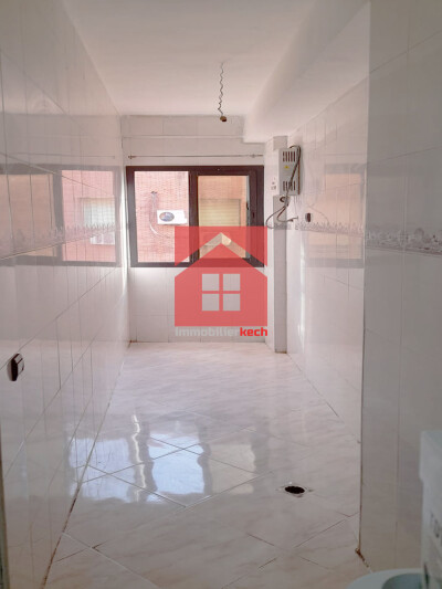 Neuf appartement avec 2 balcons à louer