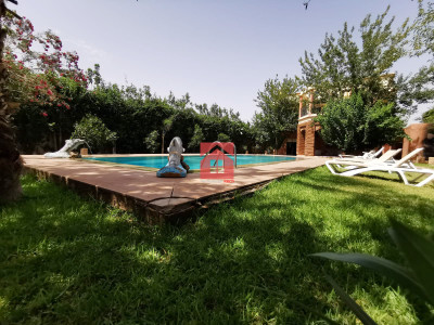 Charmante Villa avec une Grande Piscine Privée