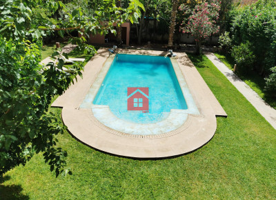 Charmante Villa avec une Grande Piscine Privée