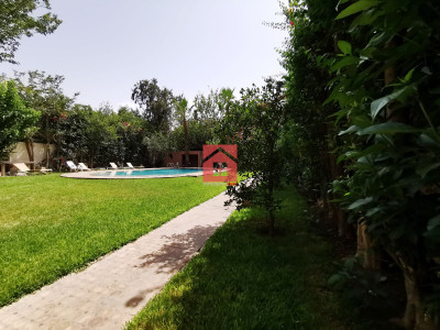 Charmante Villa avec une Grande Piscine Privée