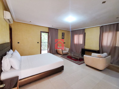 Charmante Villa avec une Grande Piscine Privée